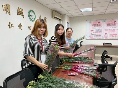 114-05-07感恩母親節贈花活動(12)
