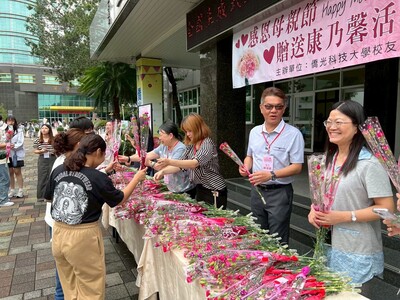 114-05-07感恩母親節贈花活動(02)