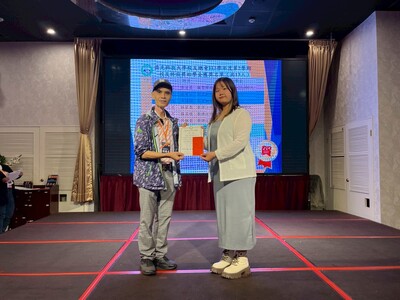 頒發113-2李洲聰先生紀念獎學金(02)