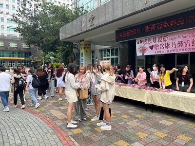 113-05-08感恩母親節贈花活動(06)